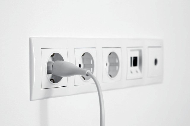 zásuvky - elektrické, koaxiální, ethernet