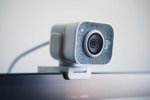 Jak vybrat webkameru a mikrofon k PC