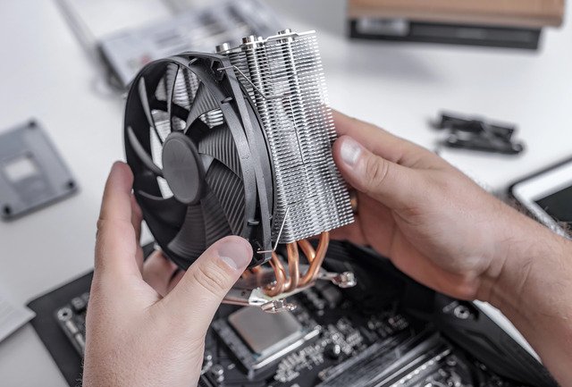 chladič procesoru s ventilátorem