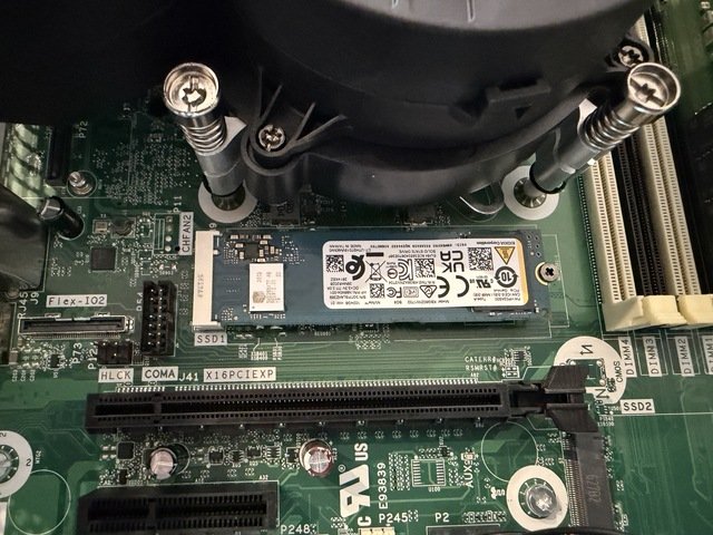 PCI Express x16 slot v HP EliteDesk SFF