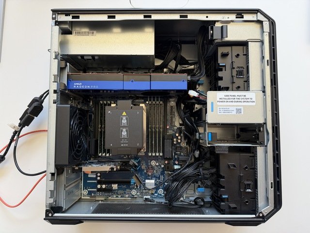 HP Z8 s otevřenou skříní
