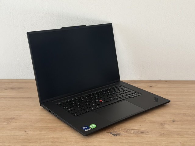 vypnutý notebook Lenovo Thinkpad